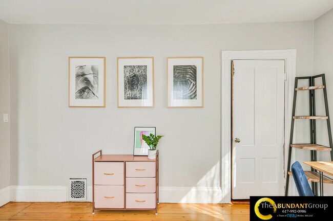 Building Photo - 44 Cottage St