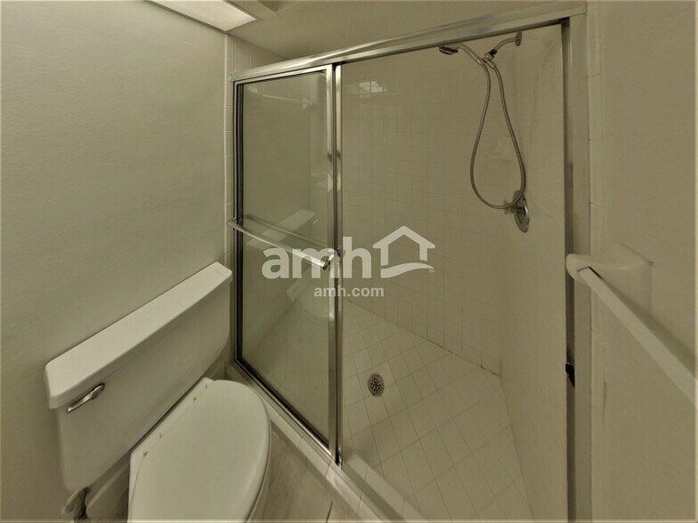 Building Photo - 6707 64th Ln E