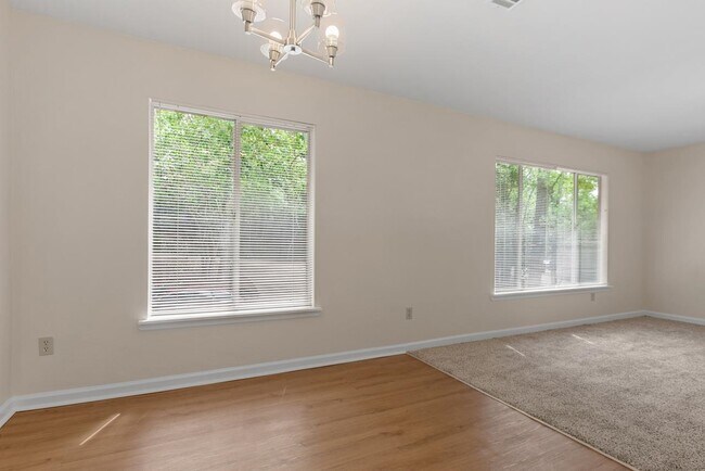 Building Photo - 2188 Claremont Ln