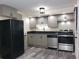 Building Photo - 32 Medimount Dr