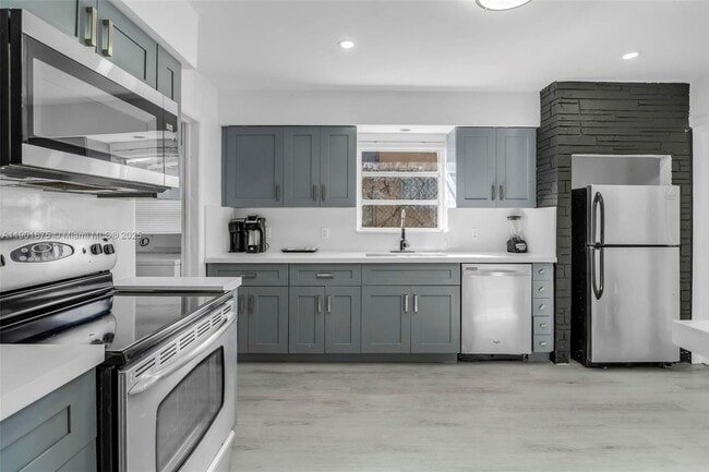 Building Photo - 230 NE 2nd Pl