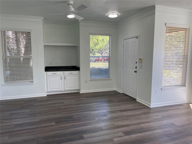 Building Photo - 10459 Villa View Cir