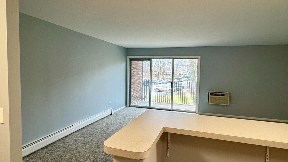 Building Photo - 1041 W Ogden Ave