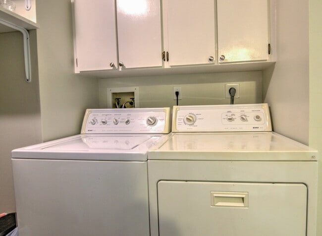 Building Photo - 154 Palm Dr