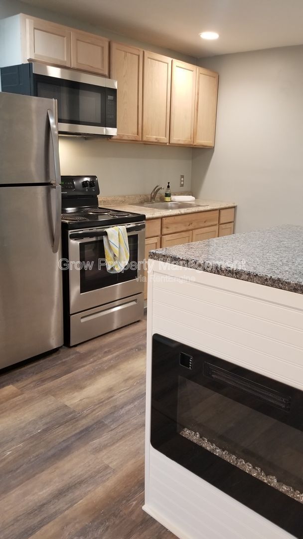 Building Photo - 2516 Cecil B. Moore Ave