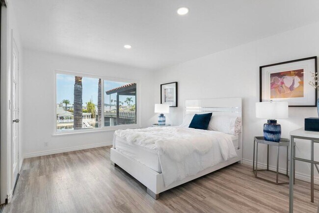 Building Photo - Stunning 5-Bed, 4-Bath Fully Furnished Home in Prestigious Huntington Harbour