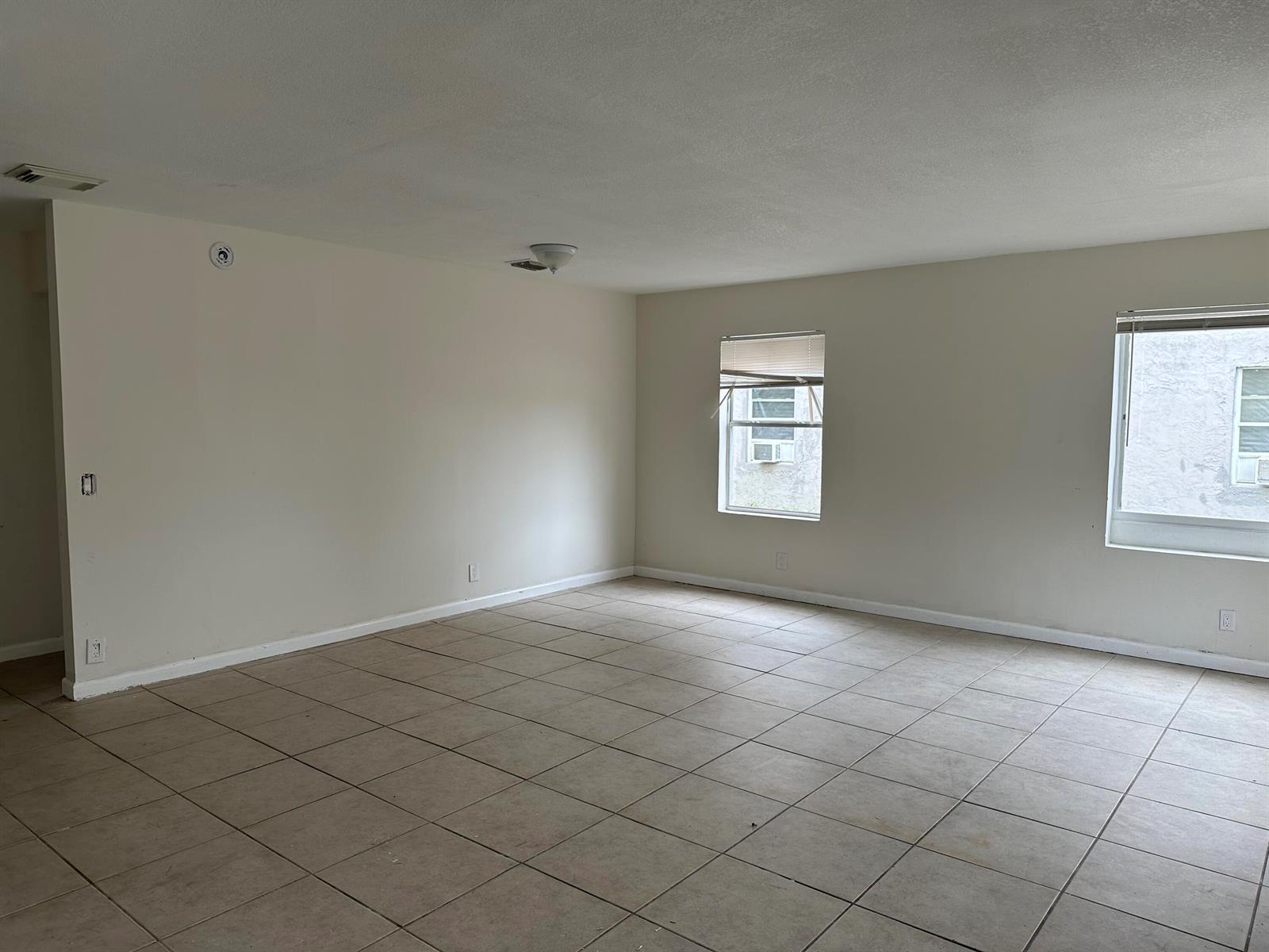 Building Photo - 1633 W 28th St
