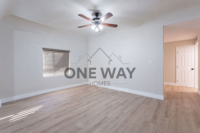 Building Photo - 745 E Pierce St