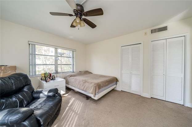 Building Photo - 3050 N Palm Aire Dr
