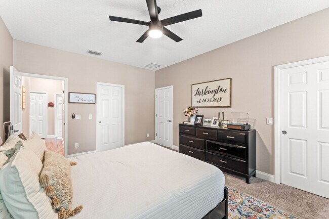 Building Photo - 3/2, fully fenced single family home in NW...