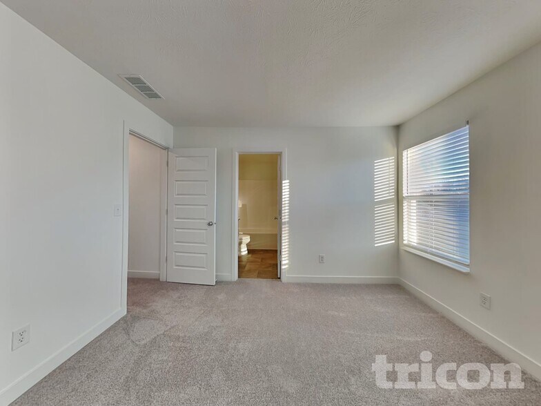 Building Photo - 11831 Moorfield Ln