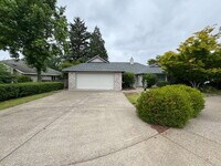Building Photo - Spacious Single-level Home in Newer Milwau...