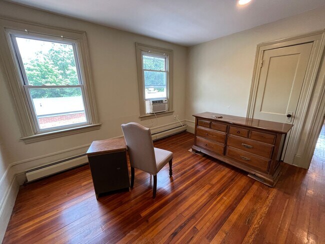 Building Photo - Mansfield Heights | 317-319 Mansfield St.