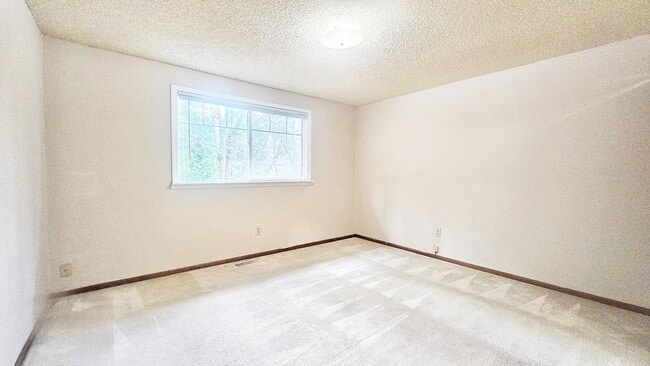 Building Photo - Charming 4 Bed 2 Bath Home in Wedgewood