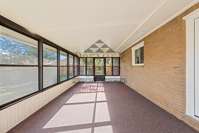 Building Photo - 5100 Sequoia Dr