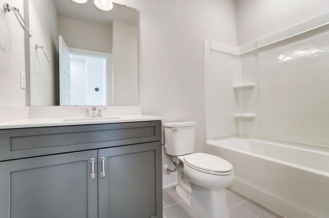 Building Photo - 3 Bedroom Townhome minutes from South End!