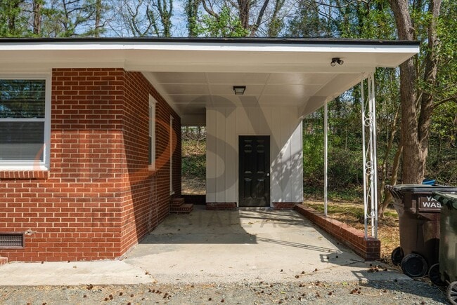 Building Photo - Enjoy Modern Living in This Beautifully Updated 3BR, 1.5BA Durham Home!