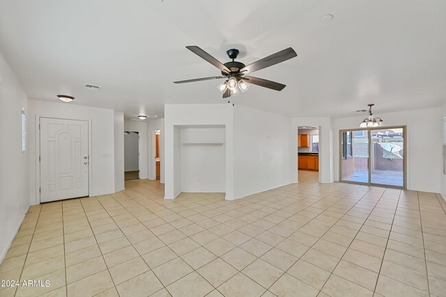 Building Photo - 2257 S Ponderosa Dr