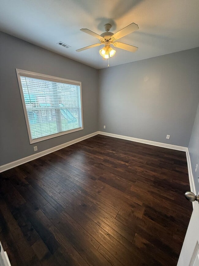 Building Photo - Stunning 5 bedroom 3.5 bath home in the highly desirable Rocky Hill area