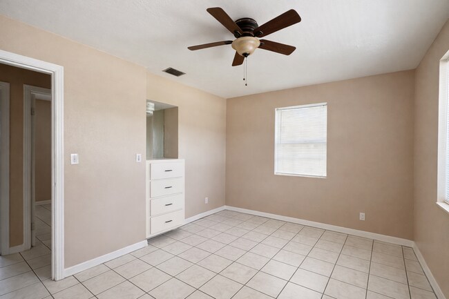 Building Photo - 1924 Coronado Rd