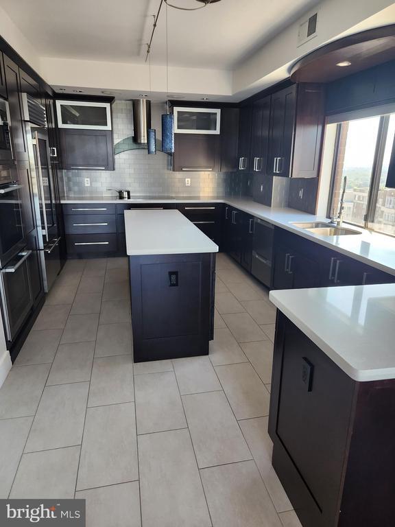 Building Photo - 900 N Stafford St