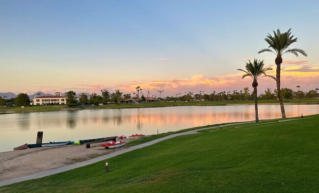 Building Photo - 7401 N Scottsdale Rd