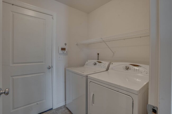 Building Photo - 3 Bed/ 2.5 Bath, Two-Story Home in North C...