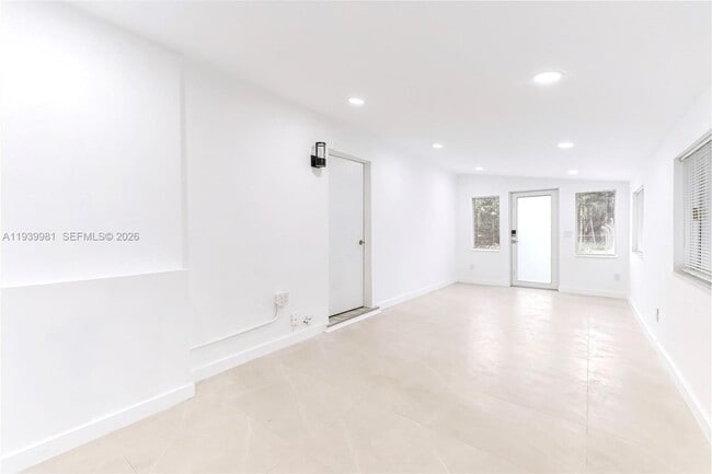 Building Photo - 2911 NW 5th Ct