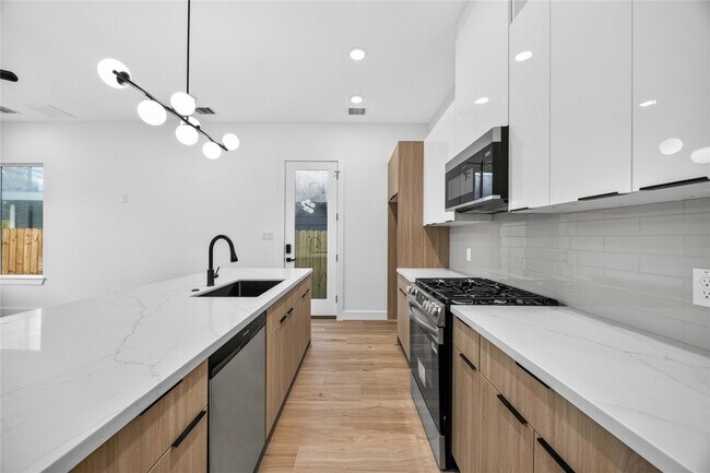 Building Photo - 4633 Mallow St