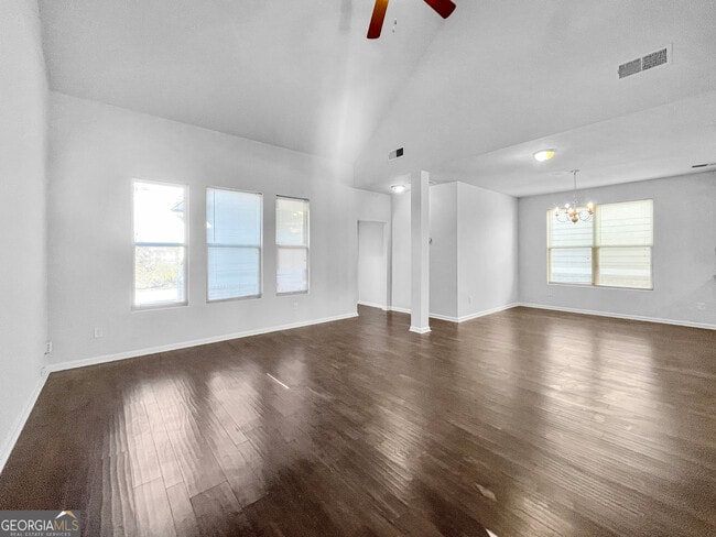 Building Photo - 172 Daisy Cir