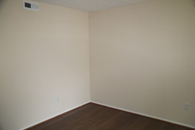 Building Photo - 4300 Buckman Rd