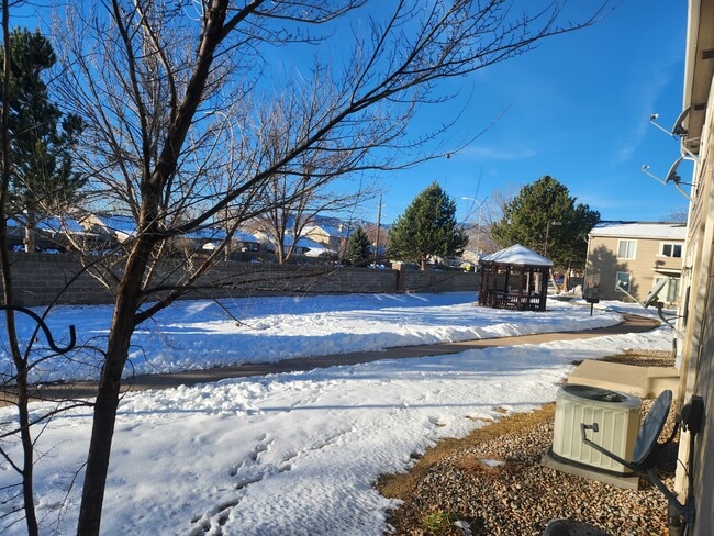 Building Photo - 4965 Universal Heights