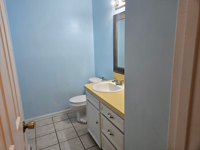 Building Photo - 3013 Normand Dr