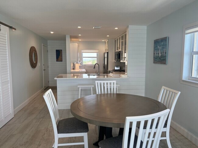 Building Photo - 7410 S Ocean Dr