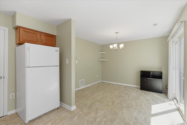 Building Photo - Comfortable Single-Family Home with Functional Layout and Outdoor Space