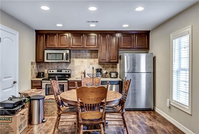 Building Photo - 1001 Welsh Ave