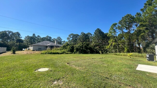 Building Photo - ADORABLE 3 Bedroom / 2 Bathroom Home in Pa...