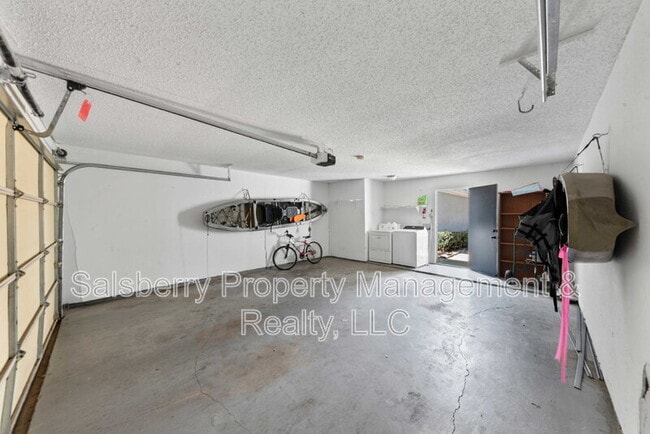Building Photo - 634 Ridgeline Dr