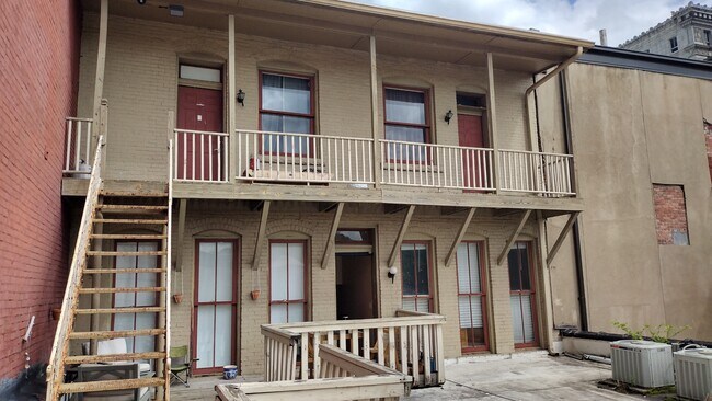 Building Photo - 139 N 4th St