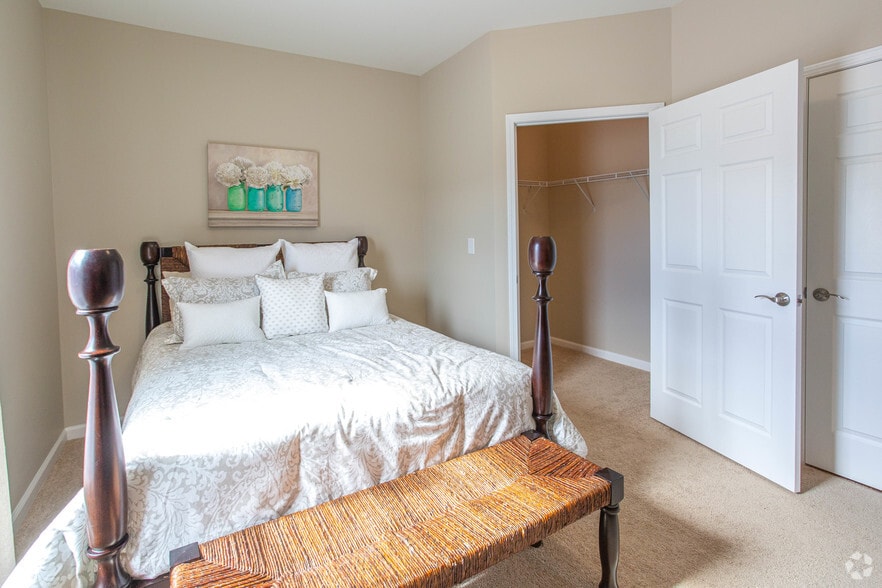 2BR, 2BA - Bedroom - Wyndamere Apartments - WYN