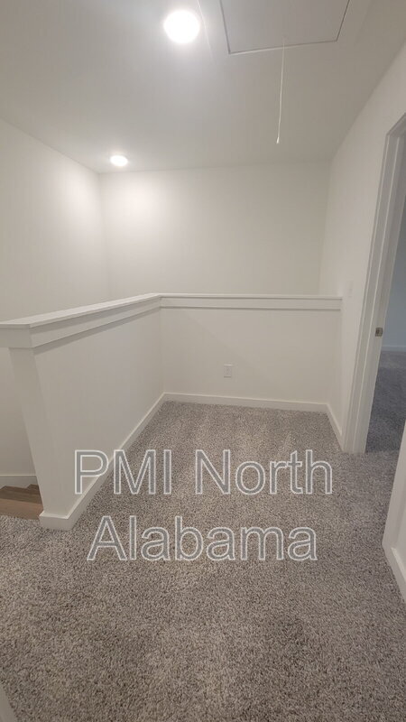 Building Photo - 7597 Discovery Pt Dr NW