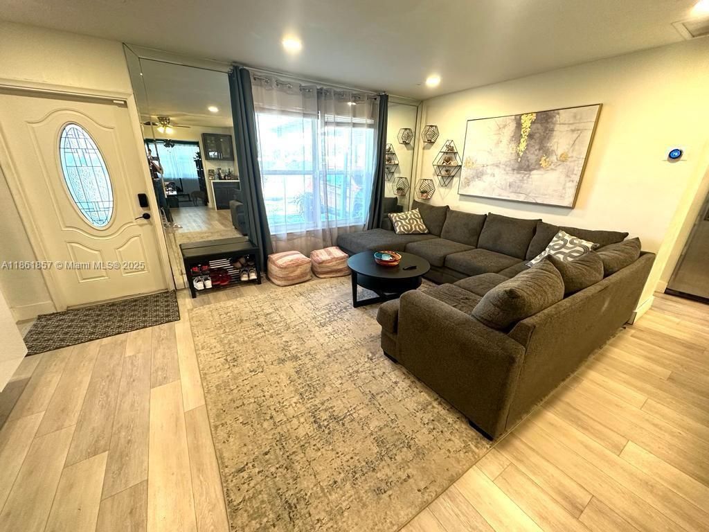 Building Photo - 2751 SW 4th Ct