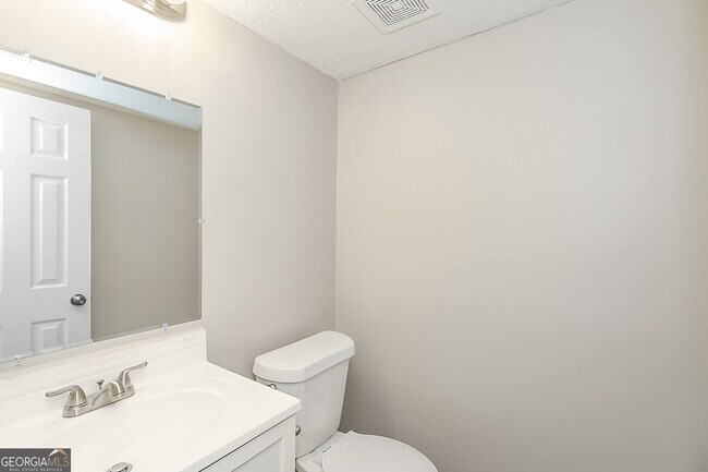 Building Photo - 10972 Clearwater Dr