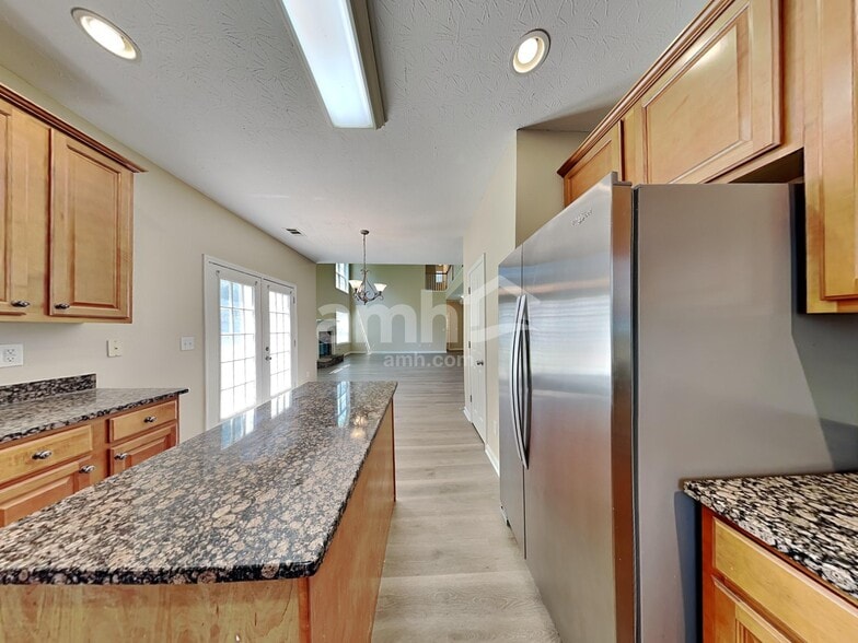 Building Photo - 332 Sunderland Way