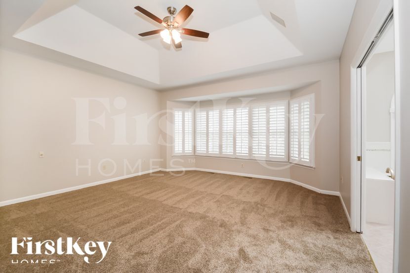 Building Photo - 700 Meadow Cliff Dr