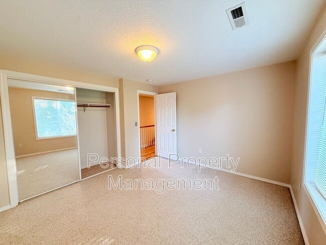 Building Photo - 11608 NE 2nd Ave