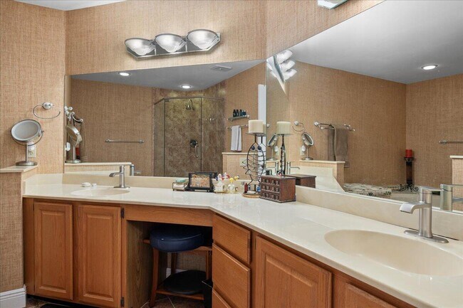 Building Photo - 2379 Treasure Isle Dr