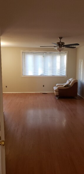 Building Photo - 9783 Hilspach St