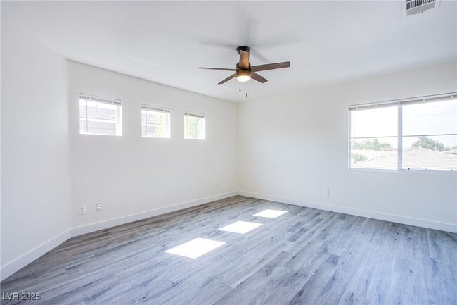Building Photo - 10537 Redwood Ash Ave