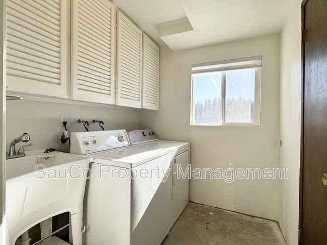 Building Photo - 21965 NW Phillips Rd